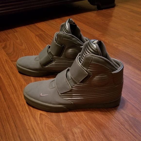 Shoes - Picture 2 of 3